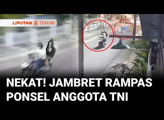 Viral! Anggota TNI Jadi Korban Jambret saat Asik Main Ponsel Sambil Berjalan Kaki